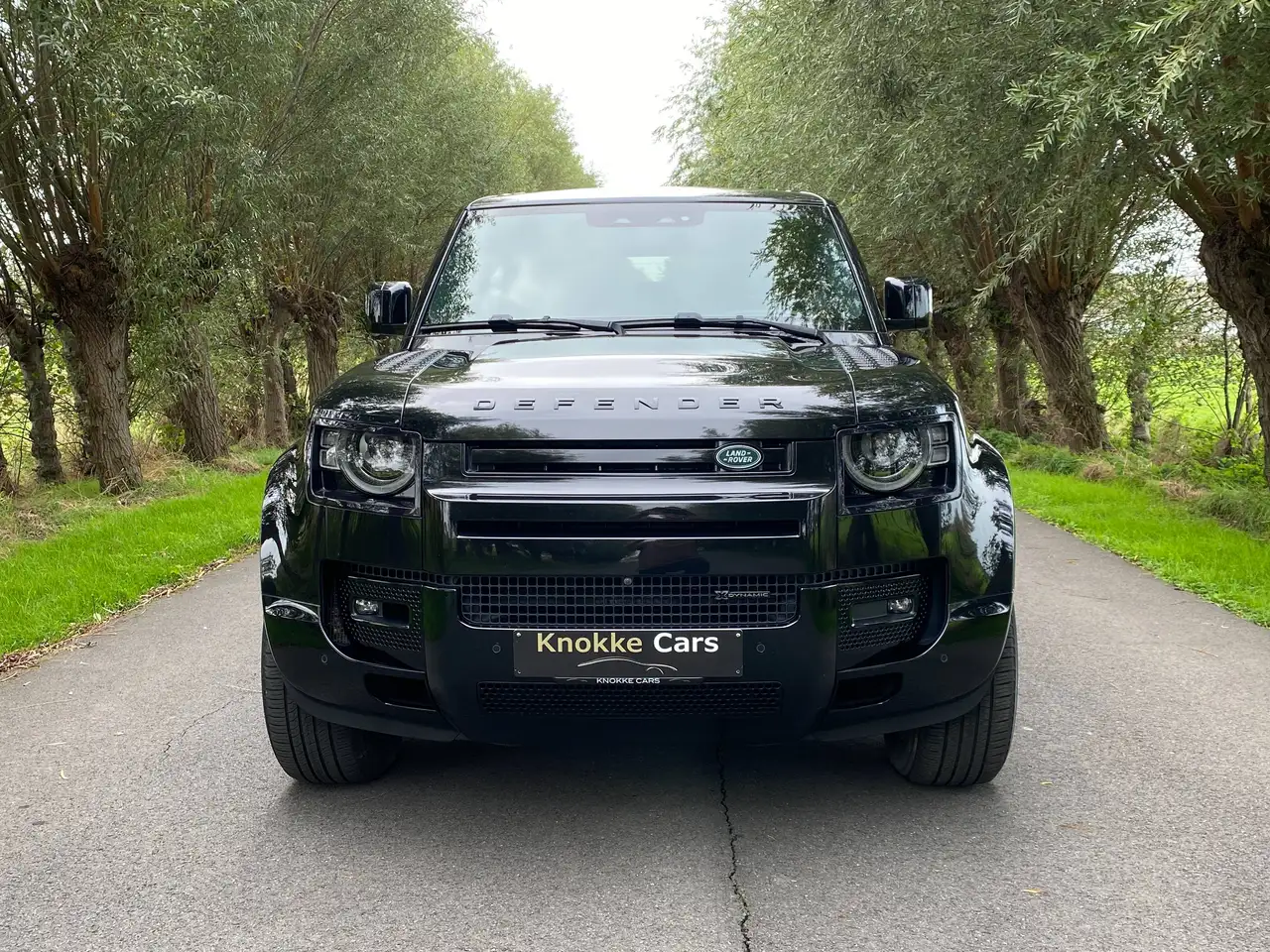 Land Rover Defender - 2