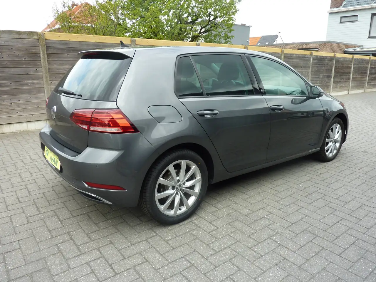 Volkswagen Golf - 6
