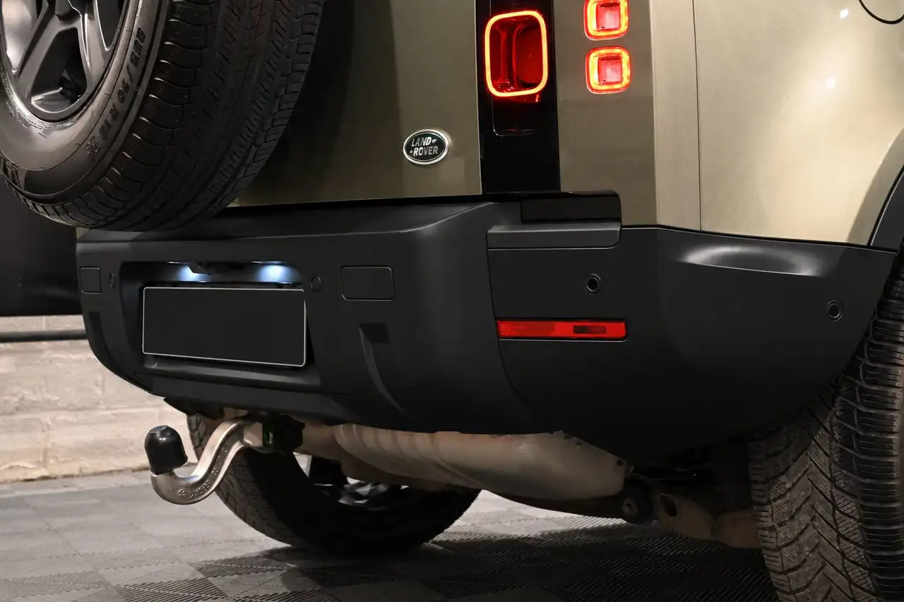 Land Rover Defender - 10