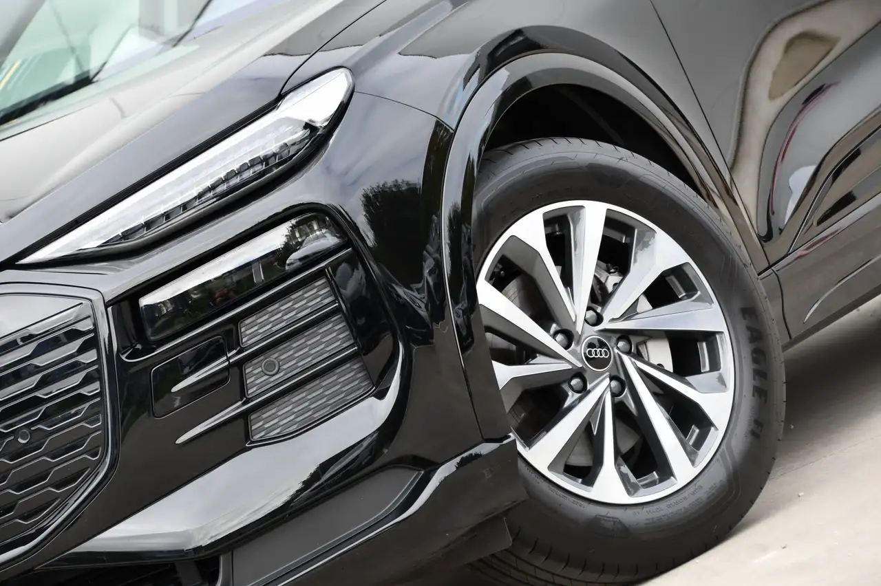 Audi Q6 e-tron - 7
