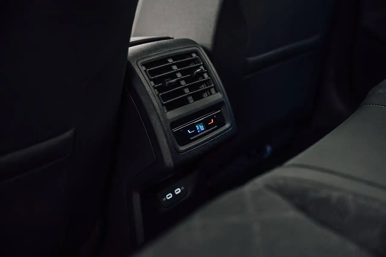 Volkswagen Golf - 8