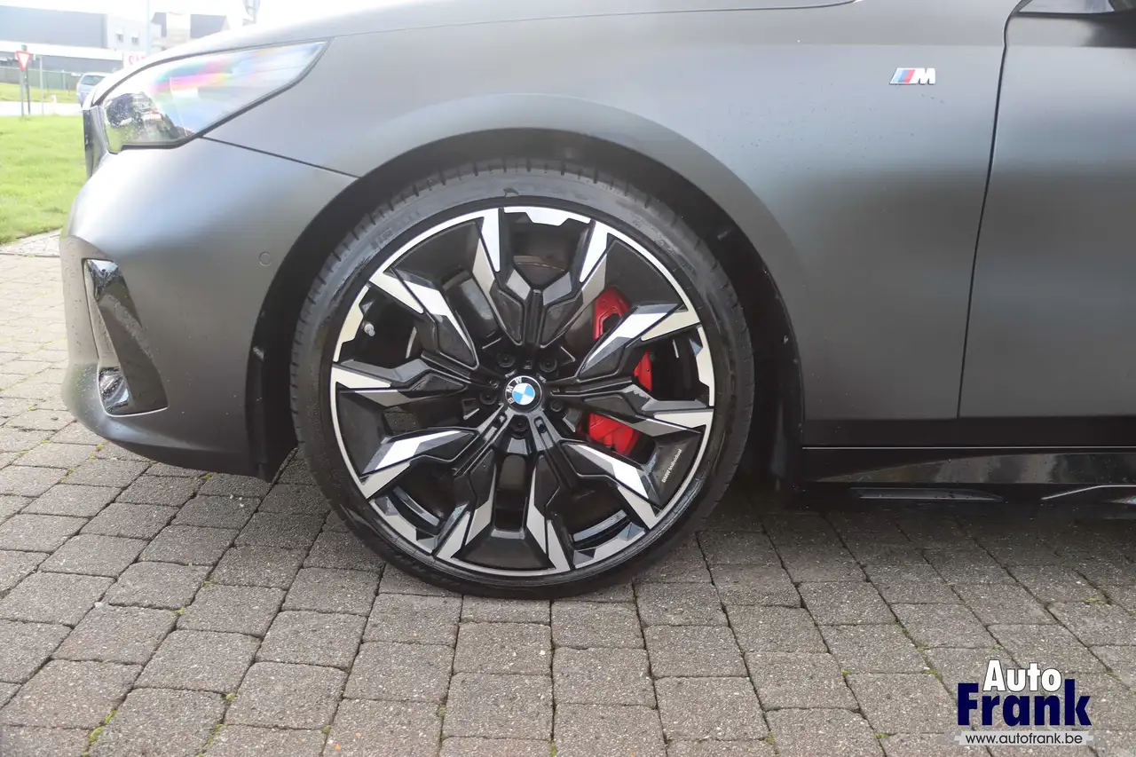 BMW i5 - 4