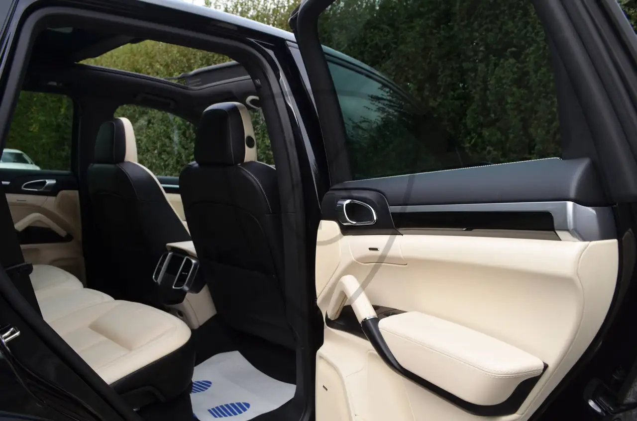 Porsche Cayenne - 8