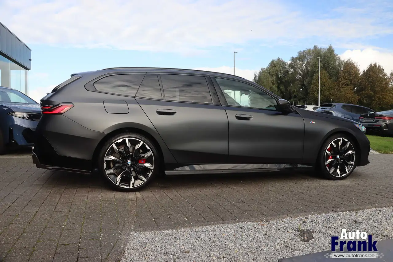 BMW i5 - 8
