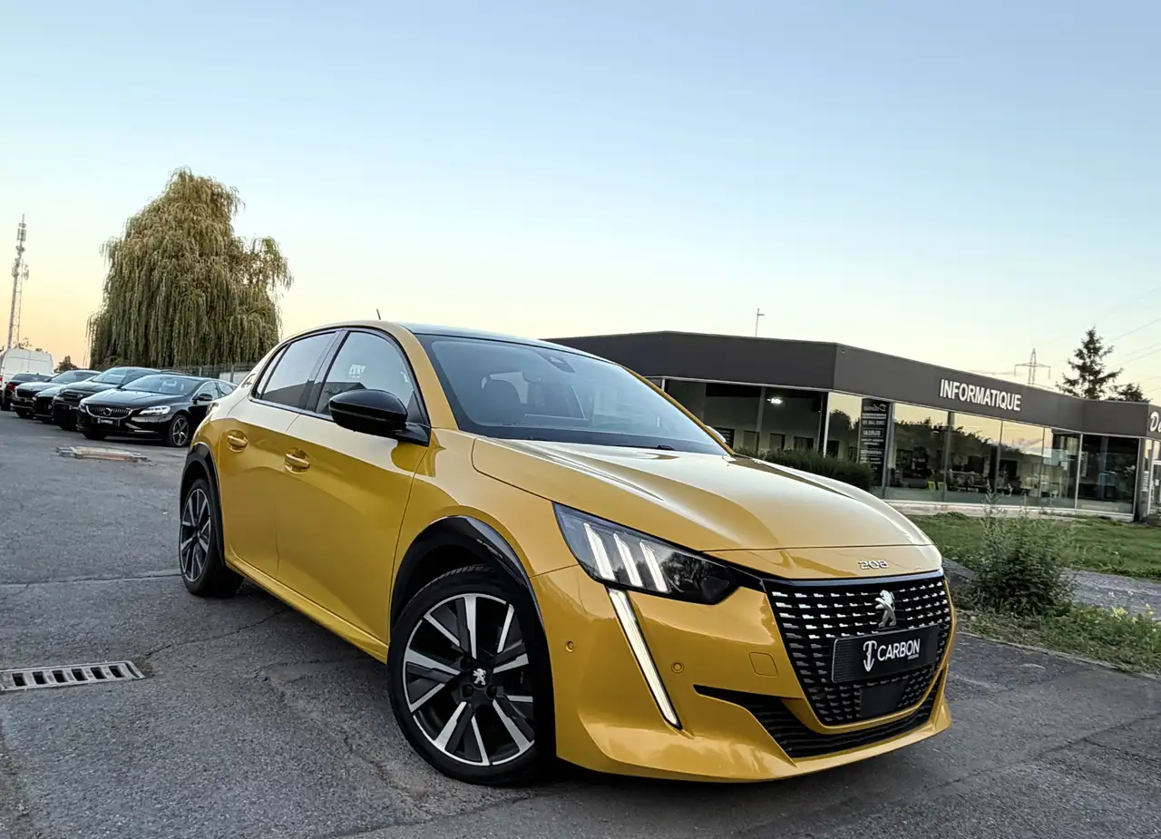 Peugeot 208 - 8