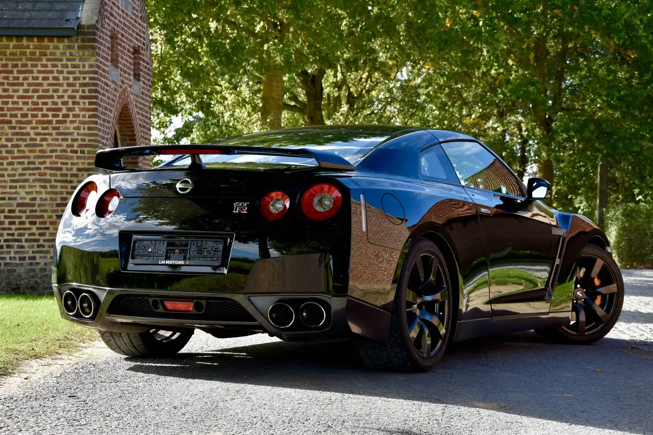 Nissan GT-R - 12