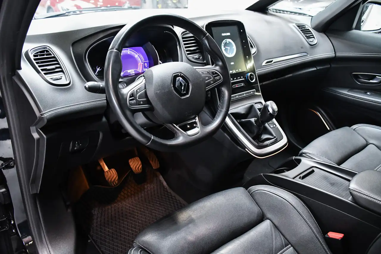 Renault Grand Scenic - 8