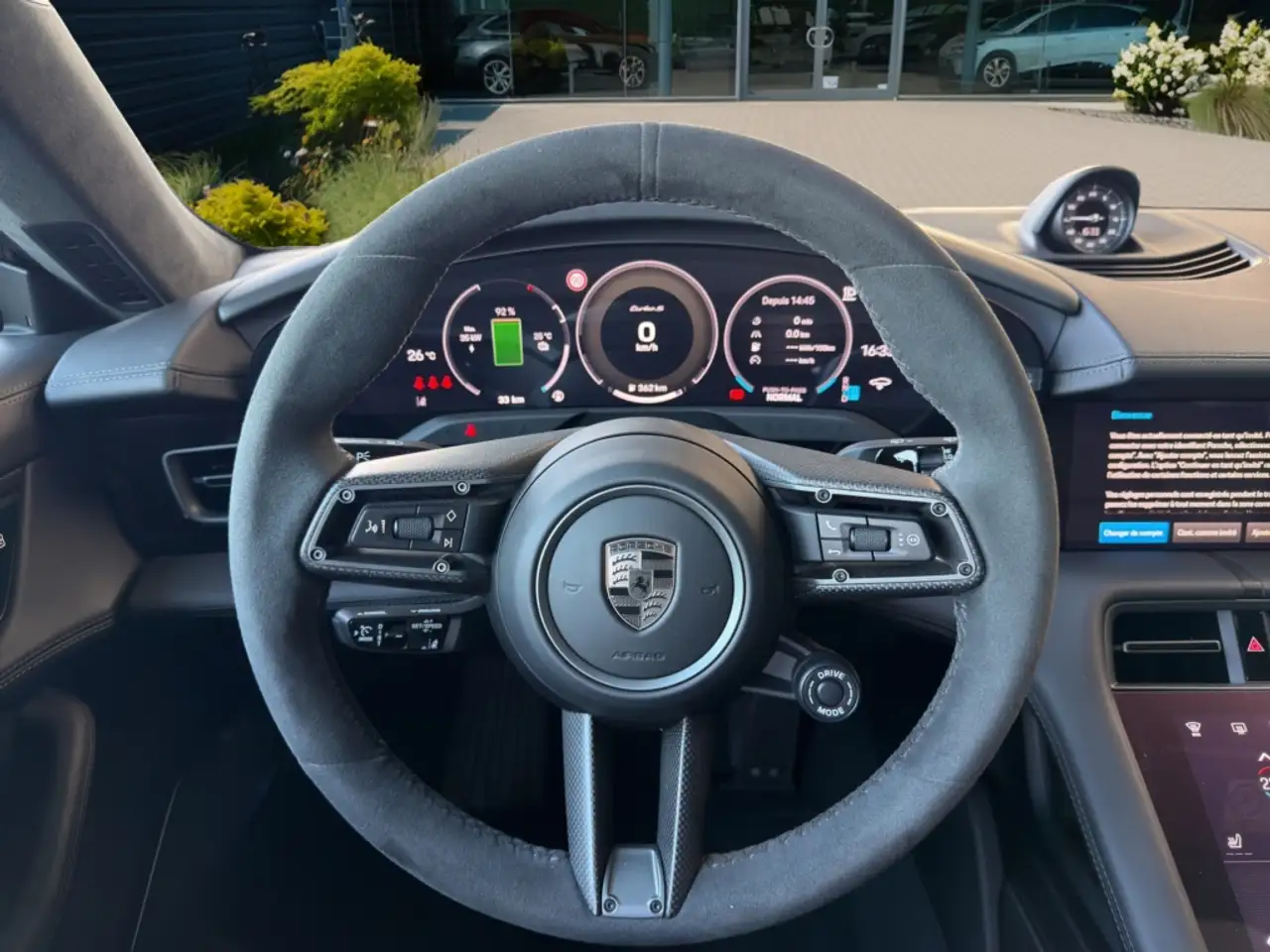 Porsche Taycan - 12