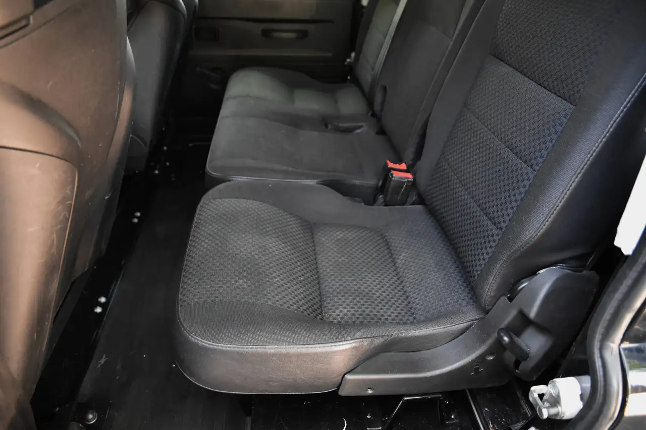 Land Rover Defender - 12