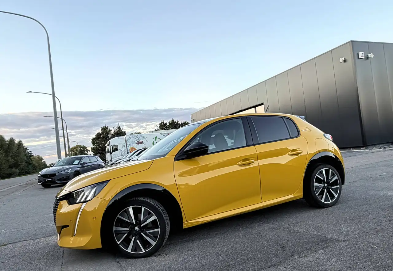 Peugeot 208 - 4