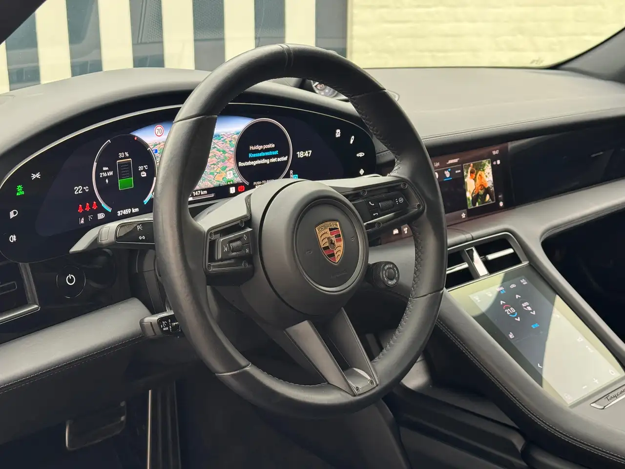 Porsche Taycan - 12