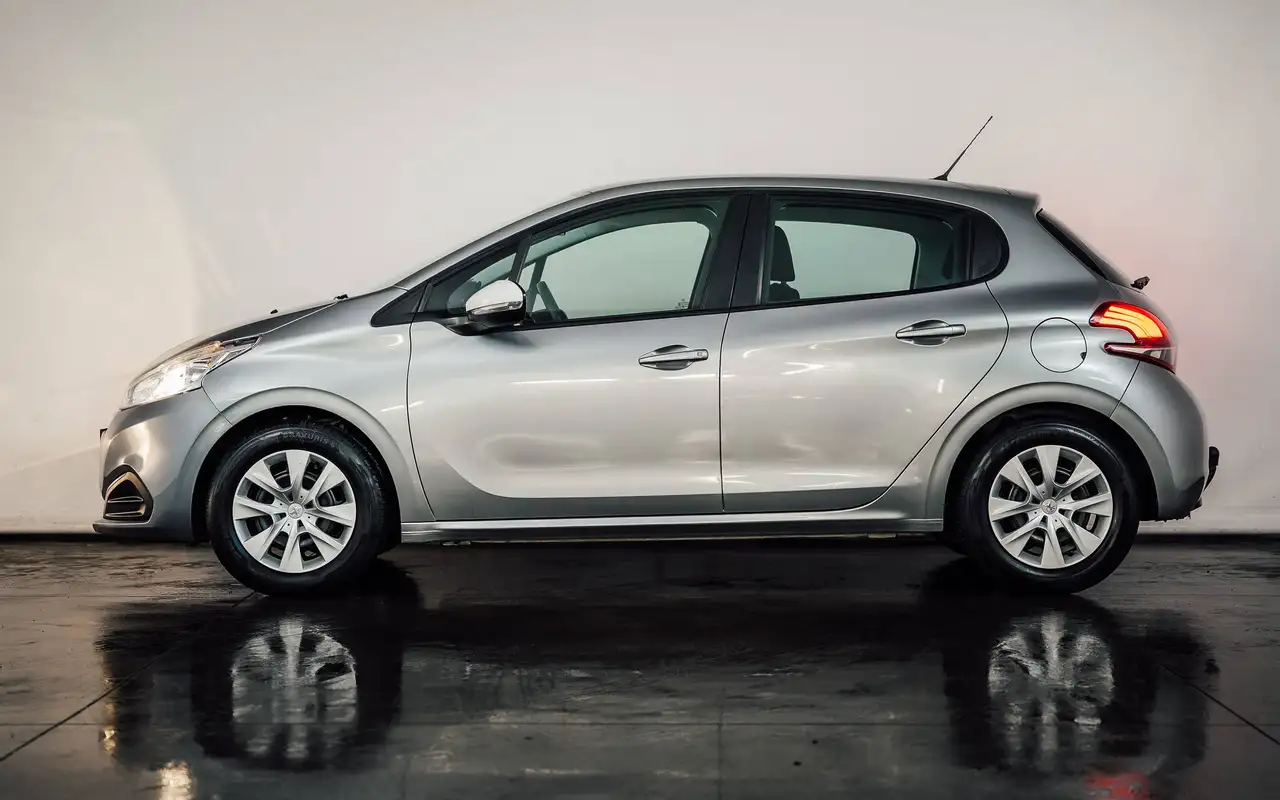 Peugeot 208 - 2