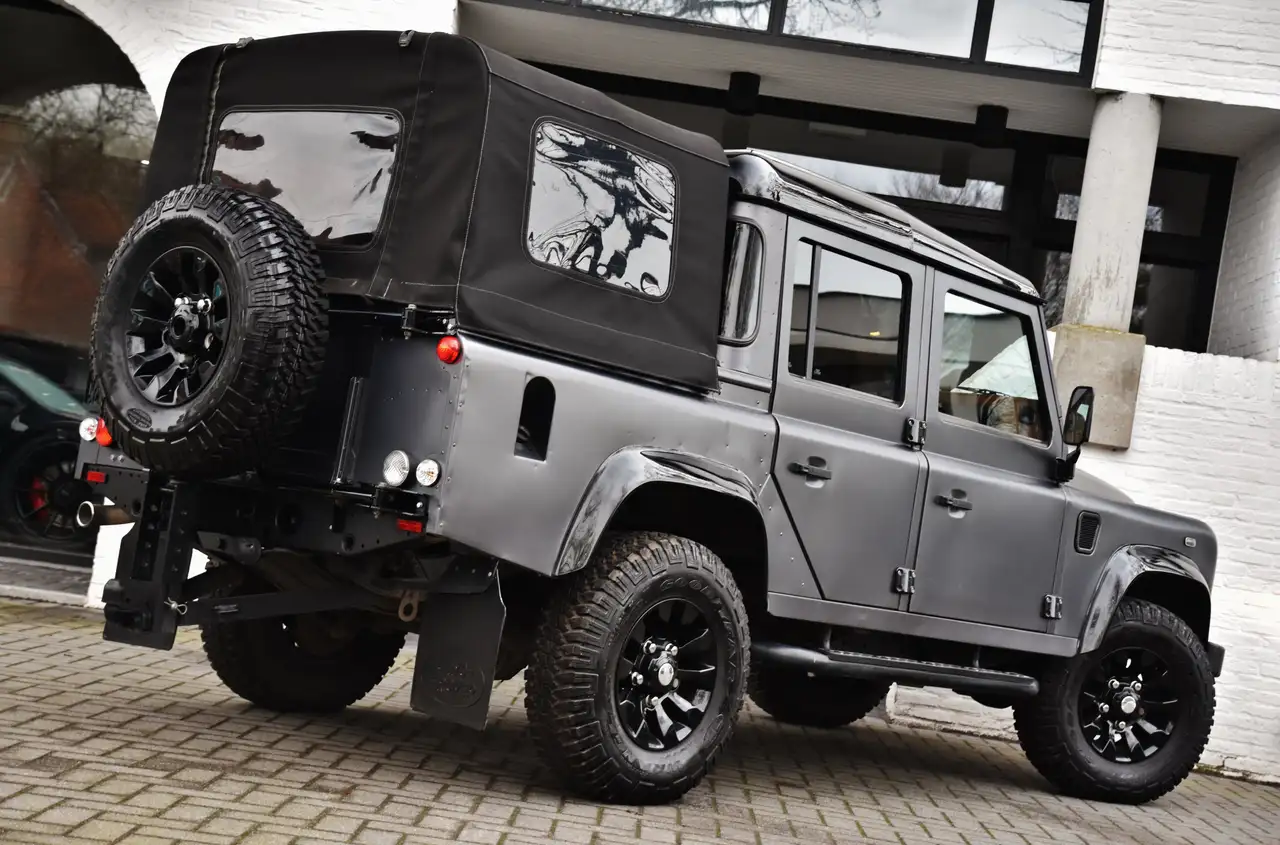 Land Rover Defender - 8