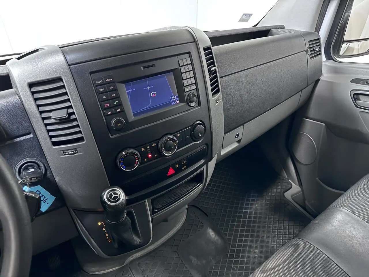 Mercedes-Benz Sprinter - 12