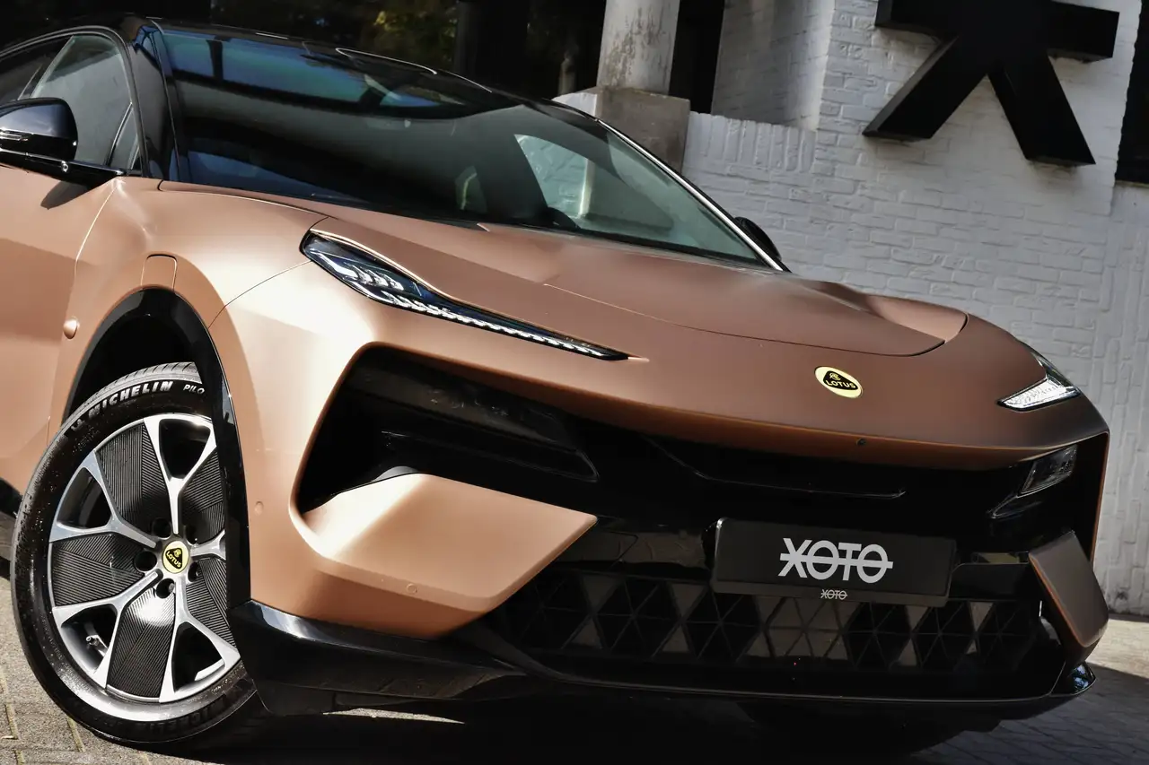 Lotus Eletre - 10