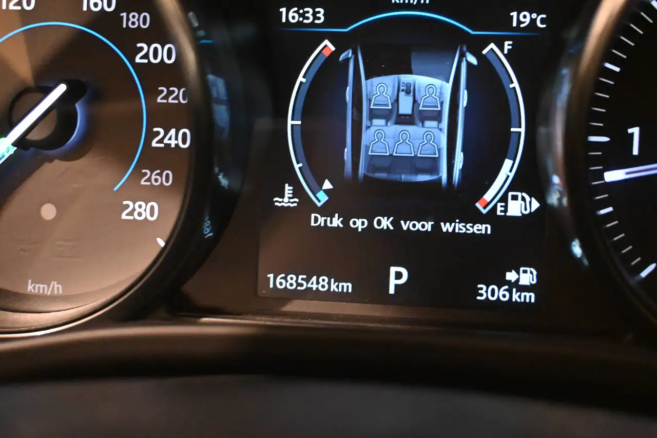 Jaguar XE - 11