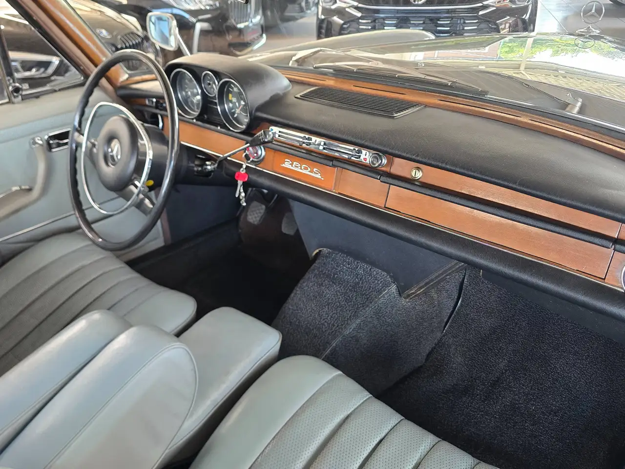 Mercedes-Benz 280 - 11