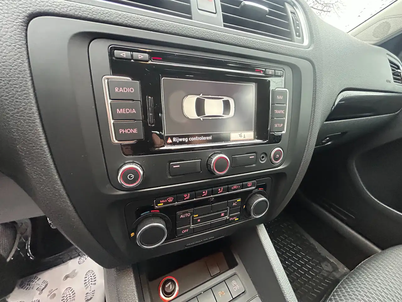 Volkswagen Jetta - 12