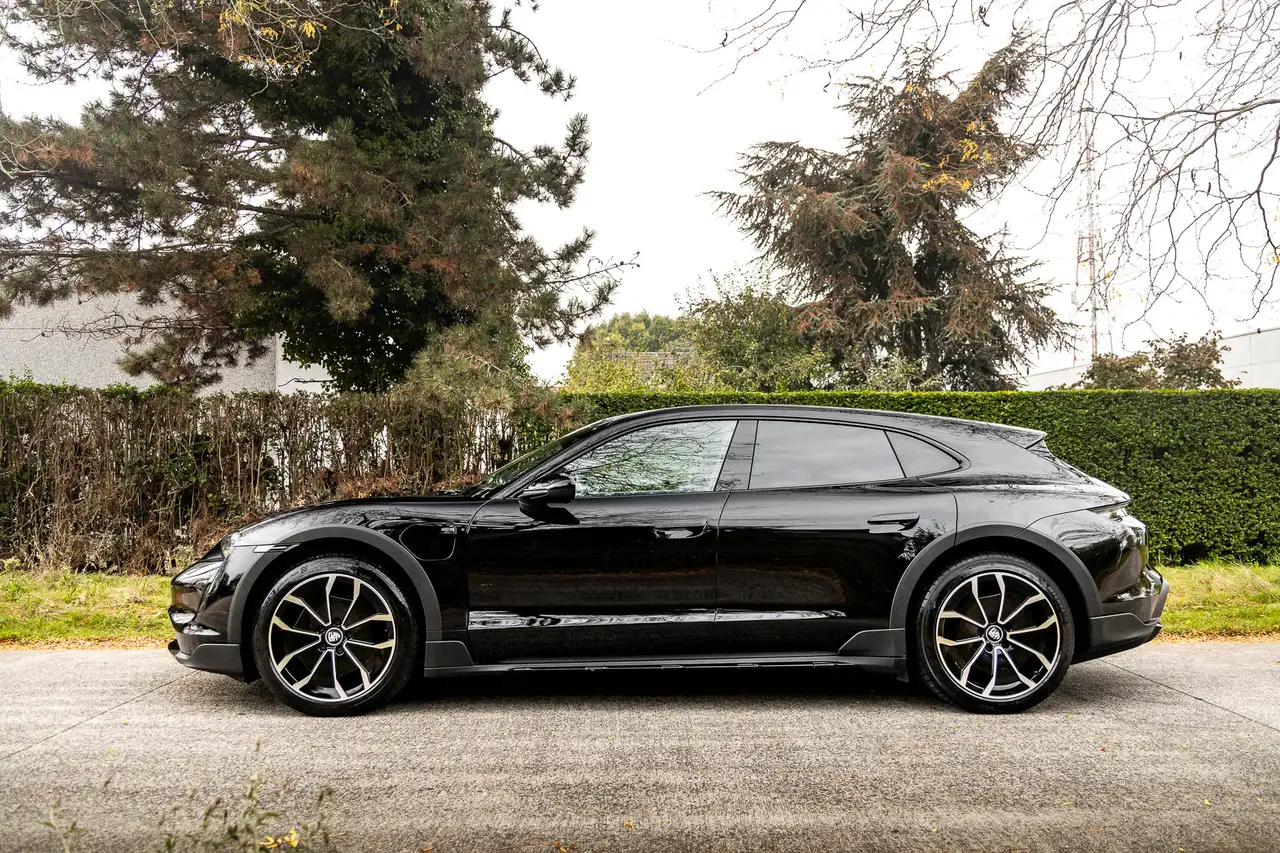 Porsche Taycan - 9