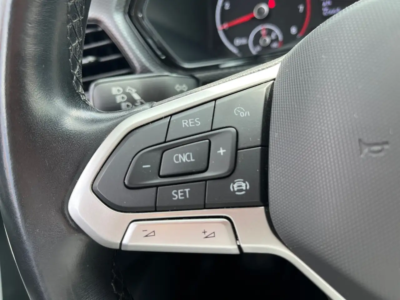 Volkswagen T-Cross - 12