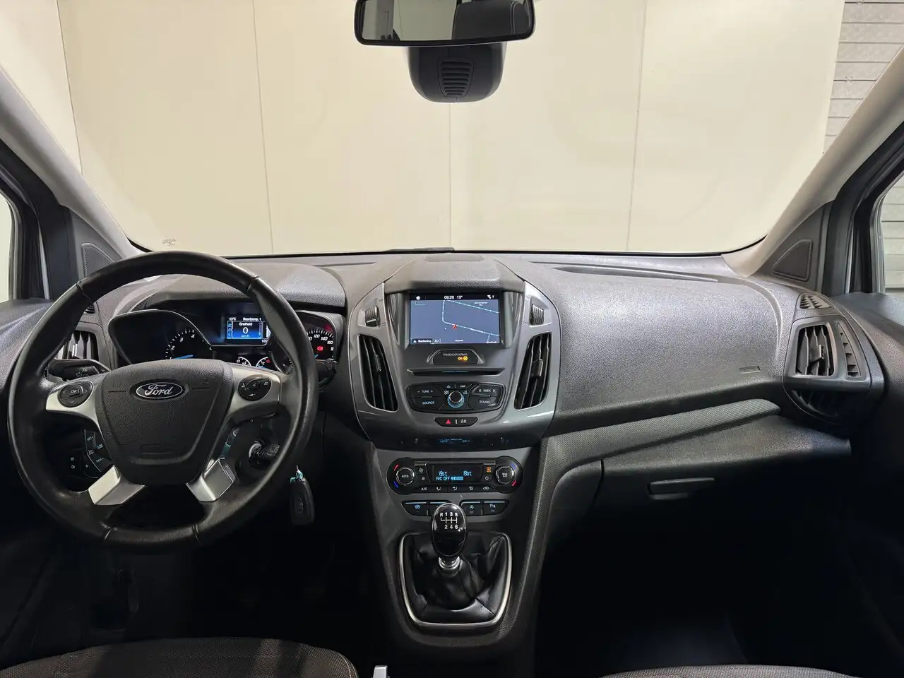 Ford Tourneo - 12