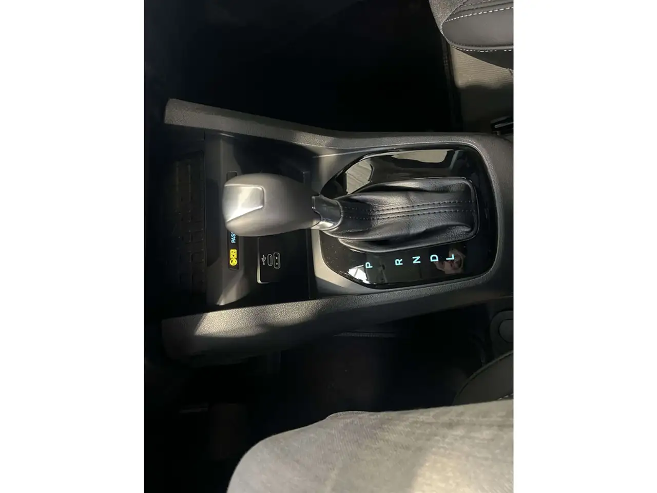 Ford Transit Courier - 11