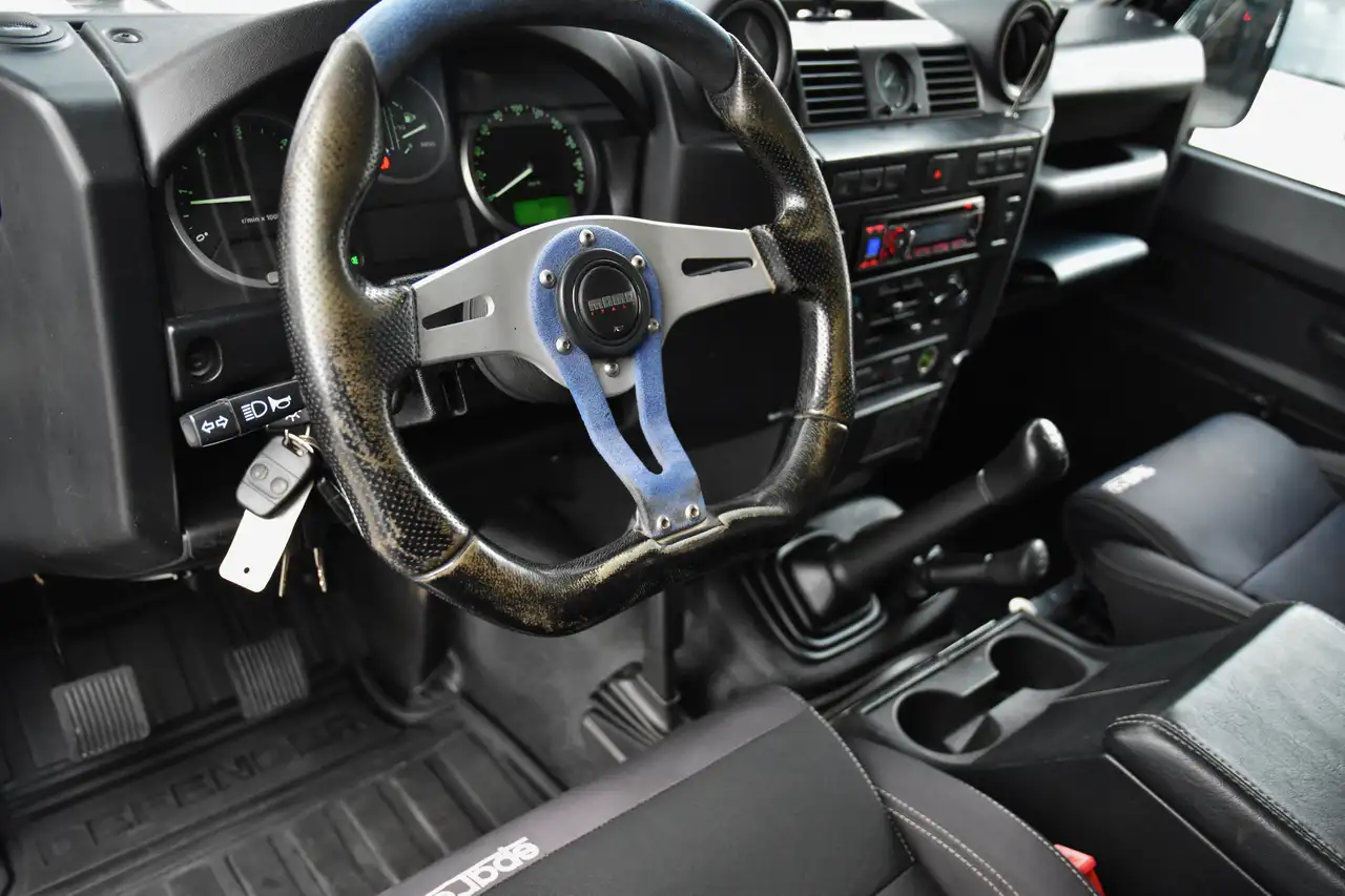 Land Rover Defender - 4