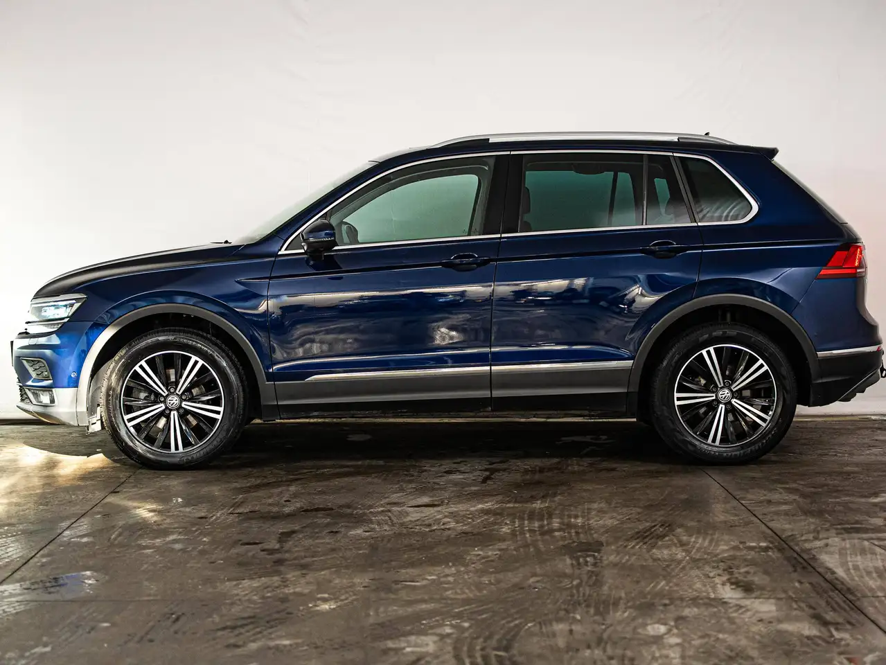 Volkswagen Tiguan - 2