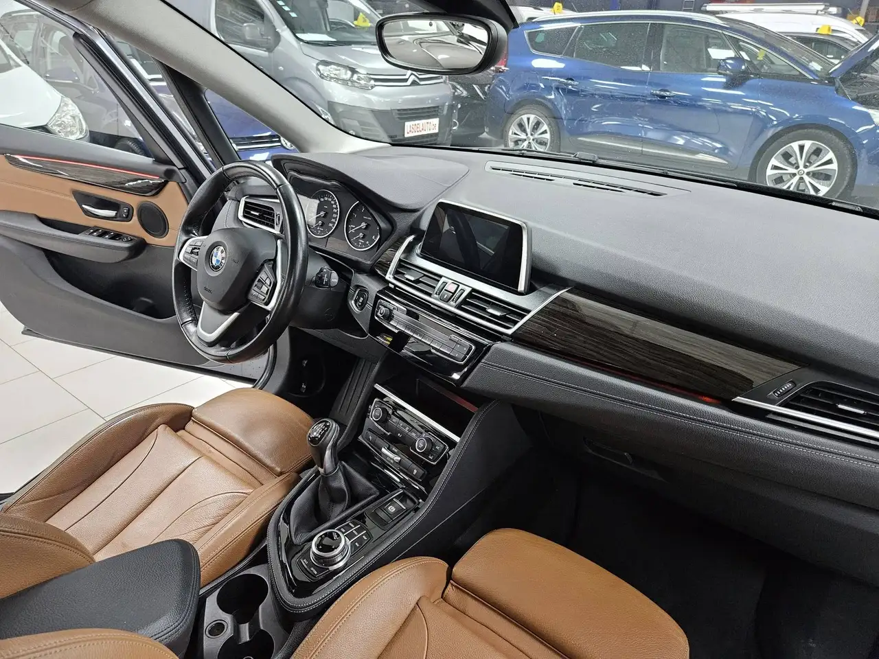 BMW 216 - 11