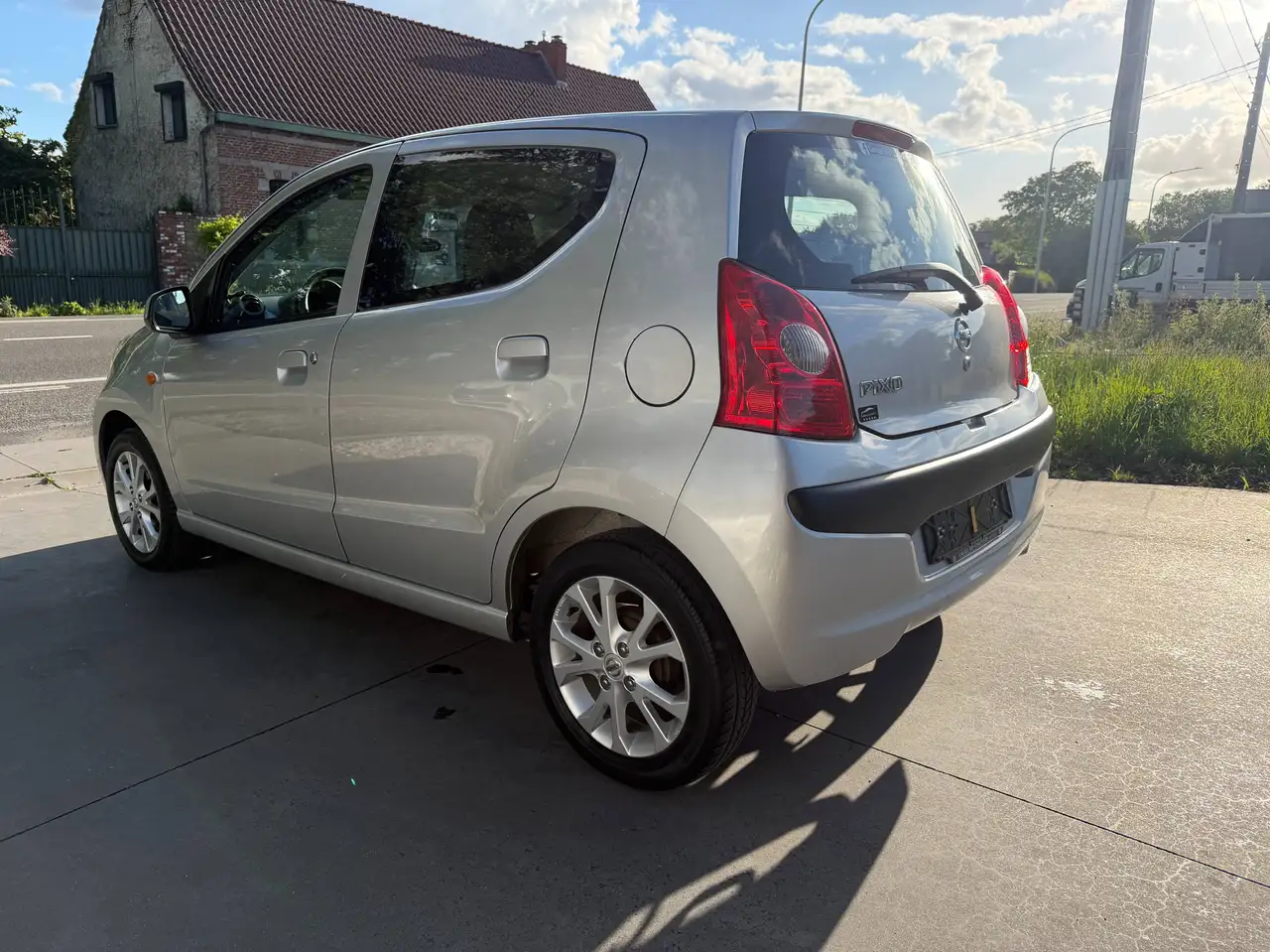 Nissan Pixo - 5