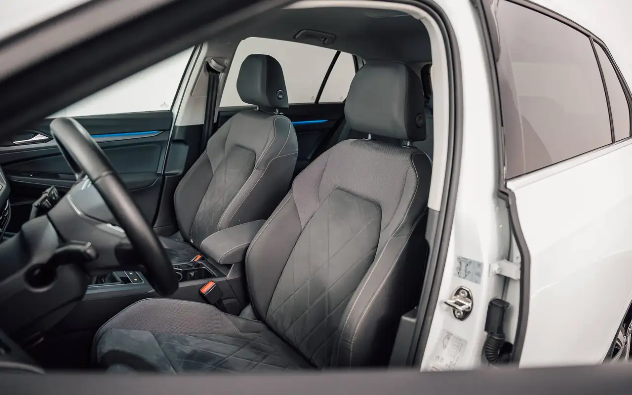Volkswagen Golf - 8