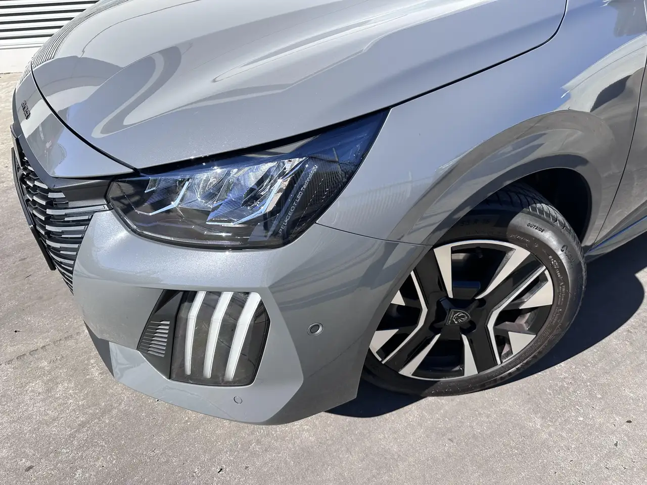 Peugeot 208 - 6