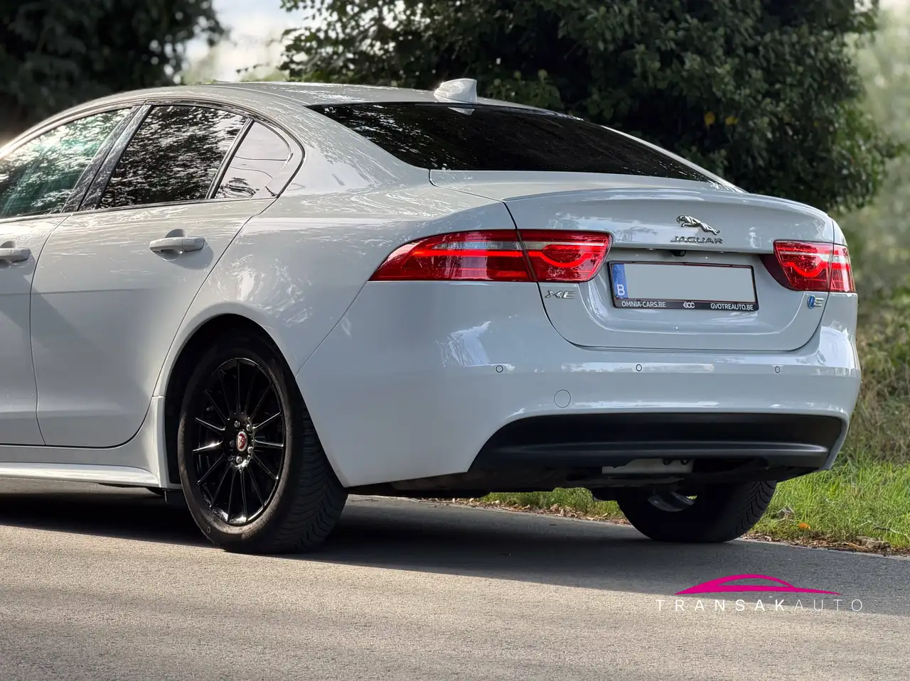 Jaguar XE - 4