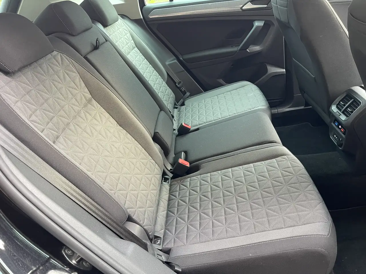 Volkswagen Tiguan - 12