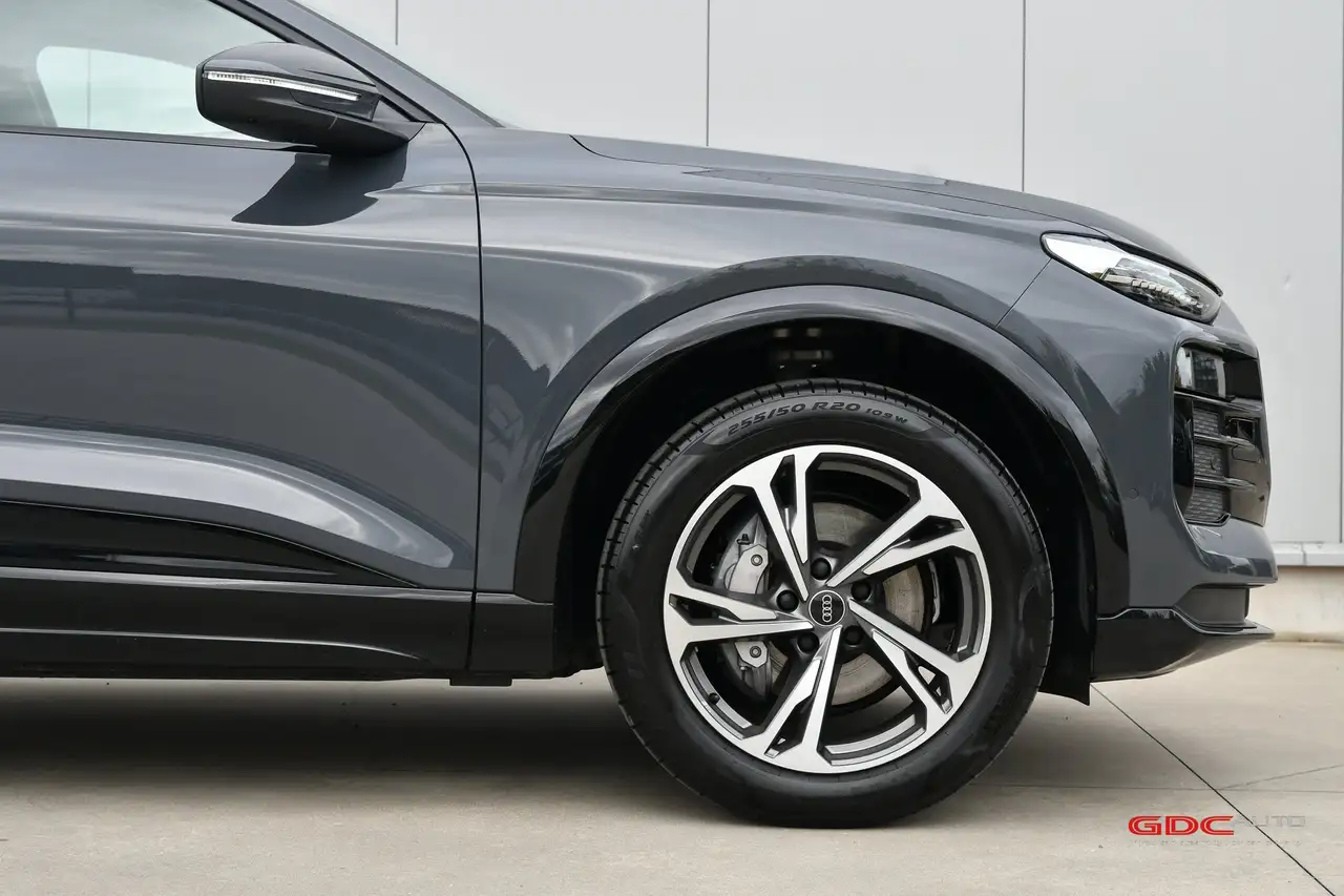 Audi Q6 e-tron - 8