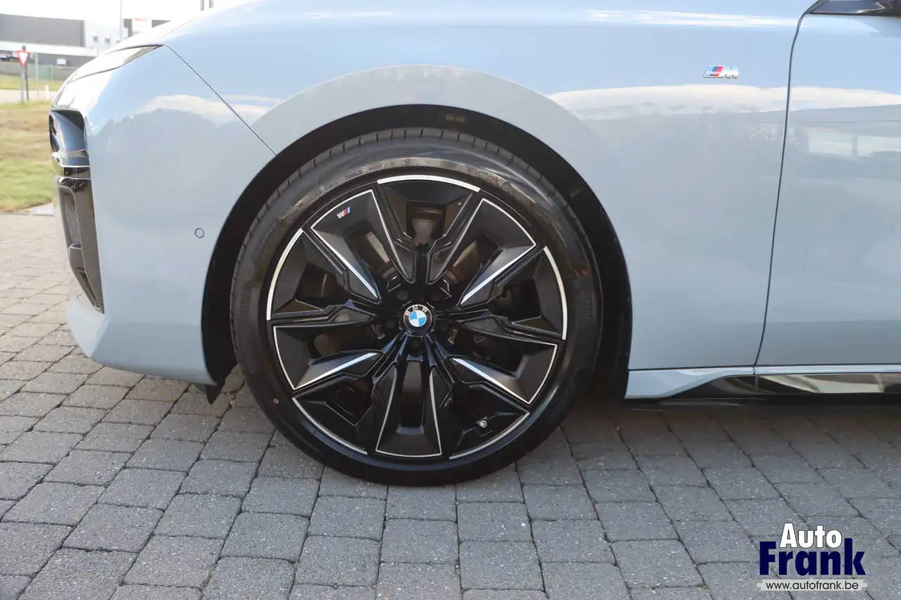 BMW i7 - 4