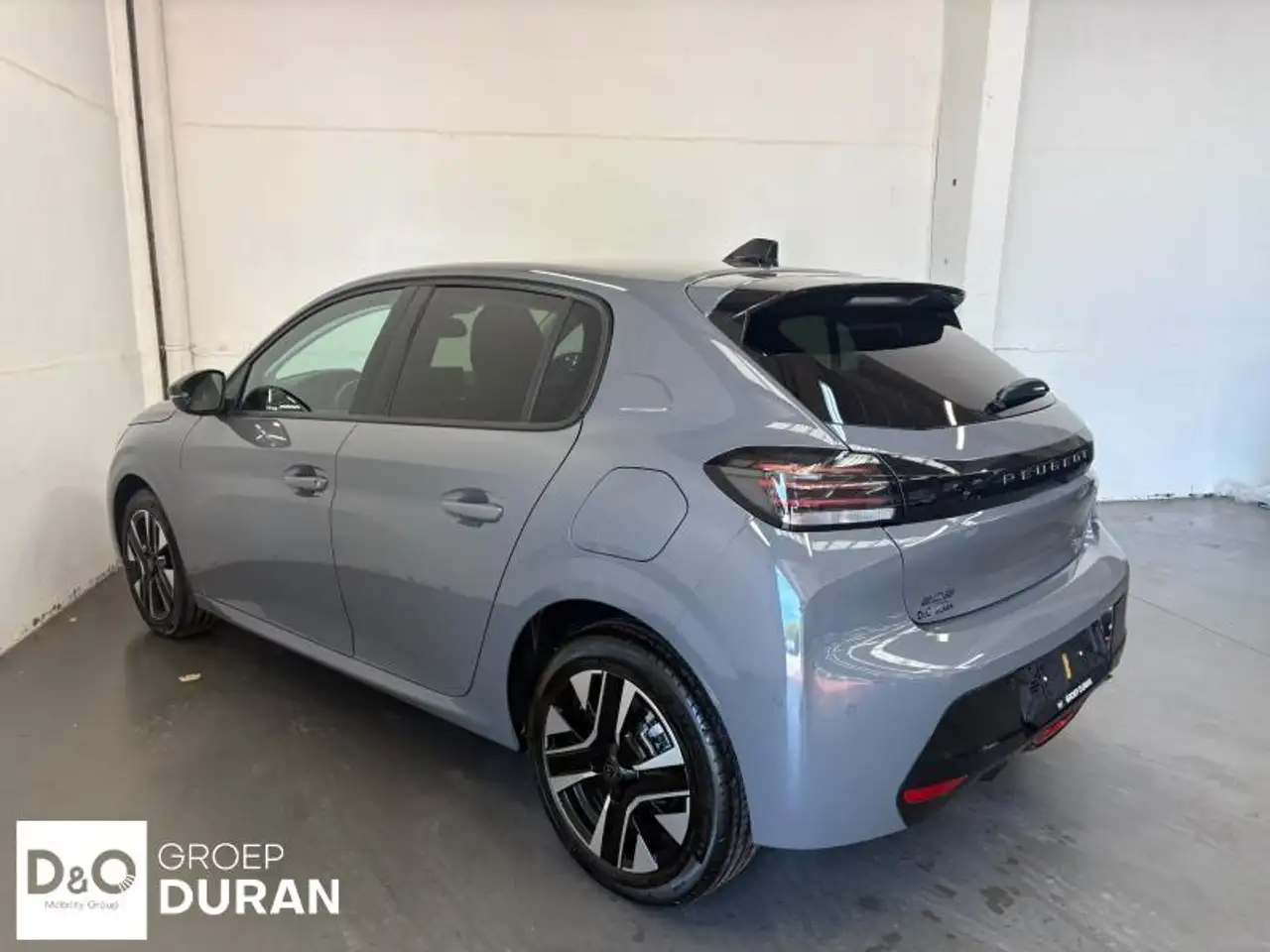 Peugeot 208 - 8