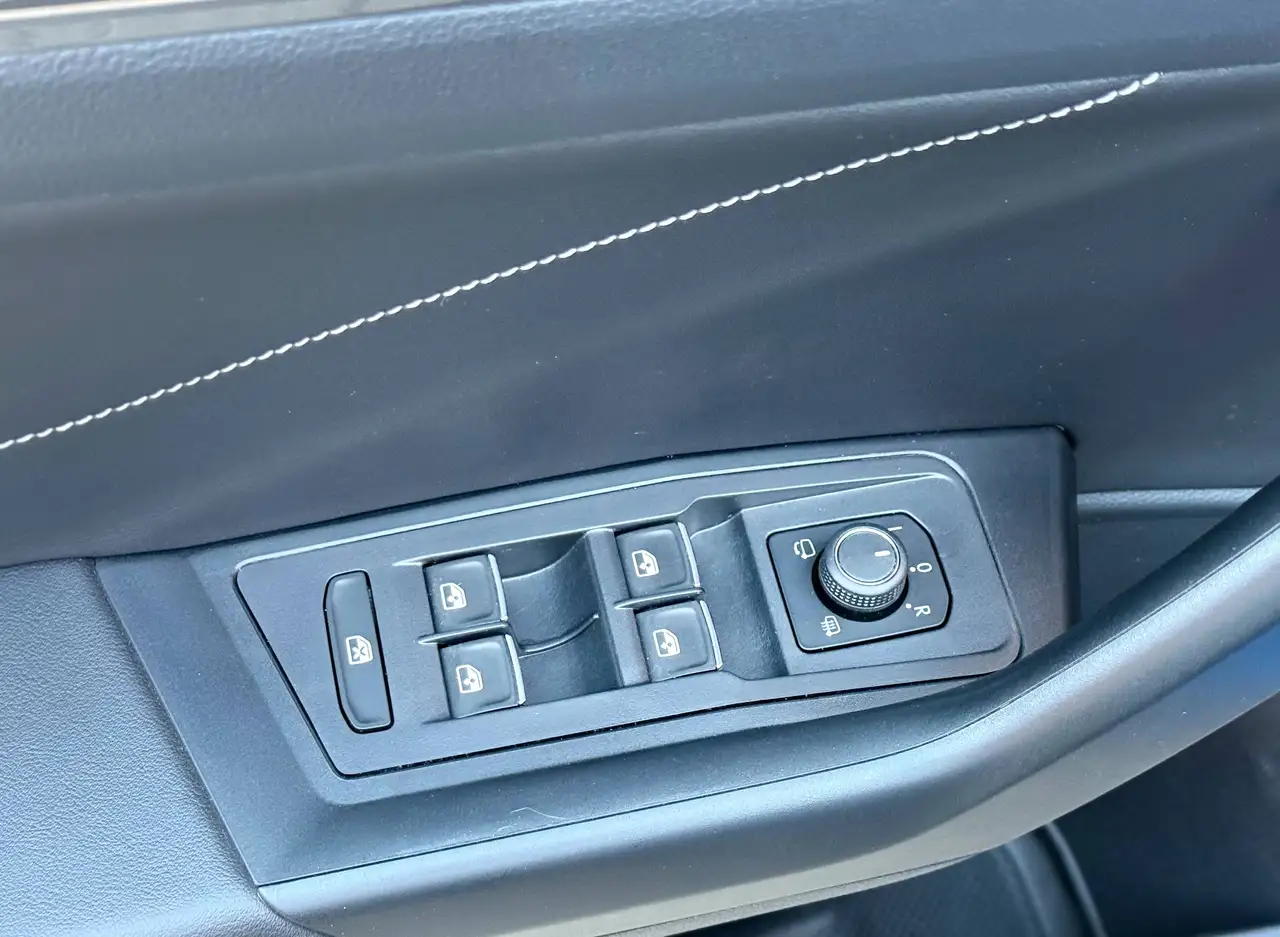 Volkswagen T-Roc - 12