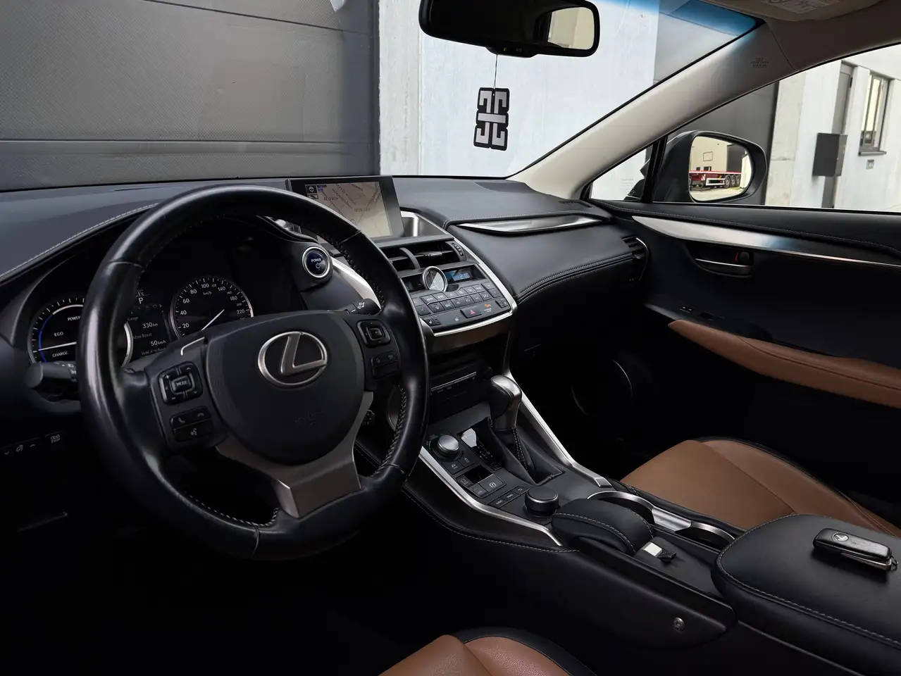 Lexus NX 300h - 6