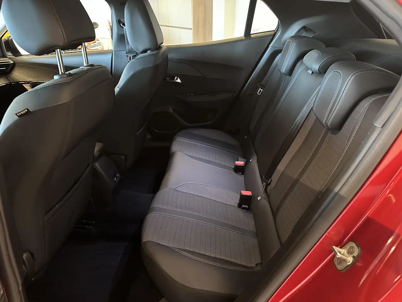 Peugeot 2008 - 8