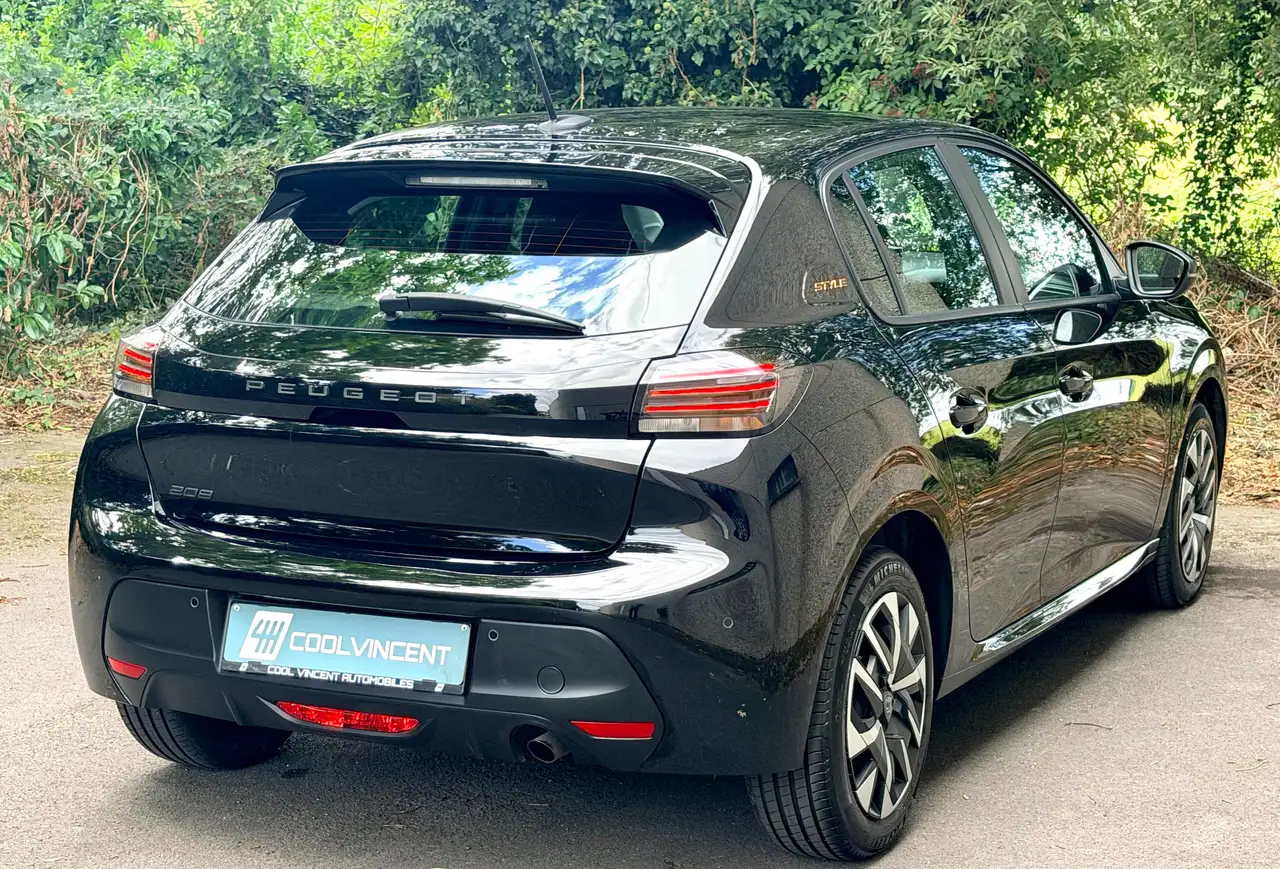 Peugeot 208 - 8