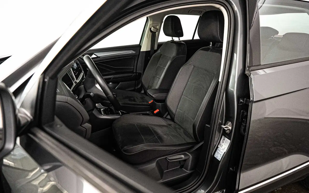 Volkswagen T-Roc - 8