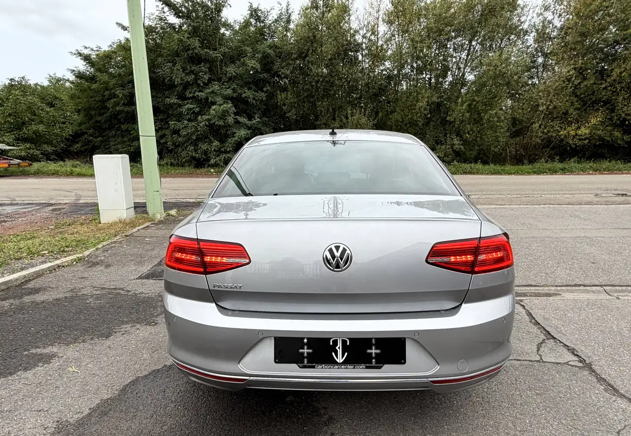 Volkswagen Passat - 11