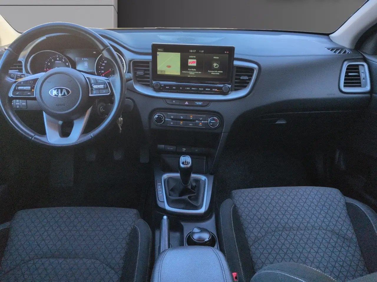 Kia Ceed - 11