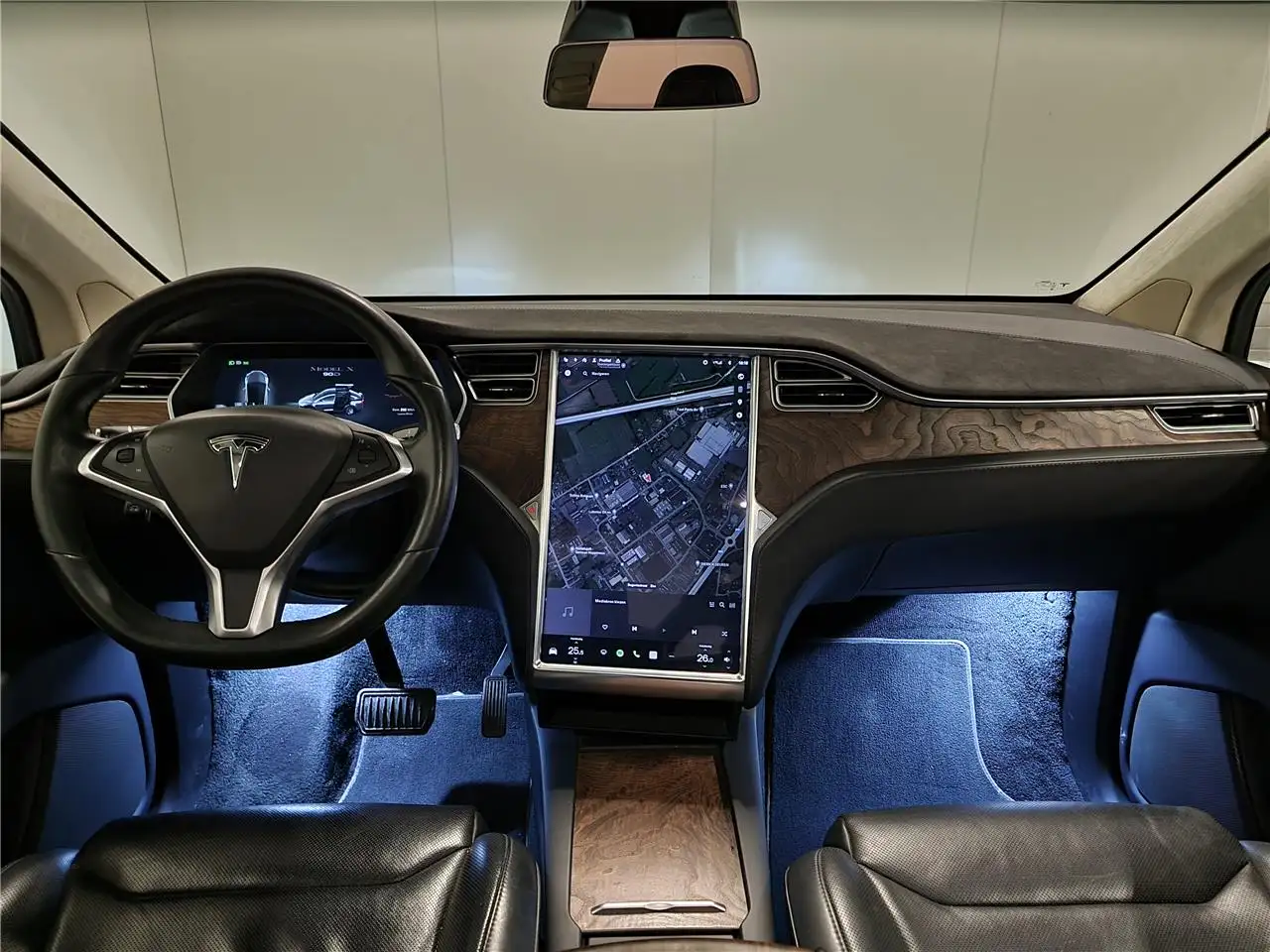 Tesla Model X - 12