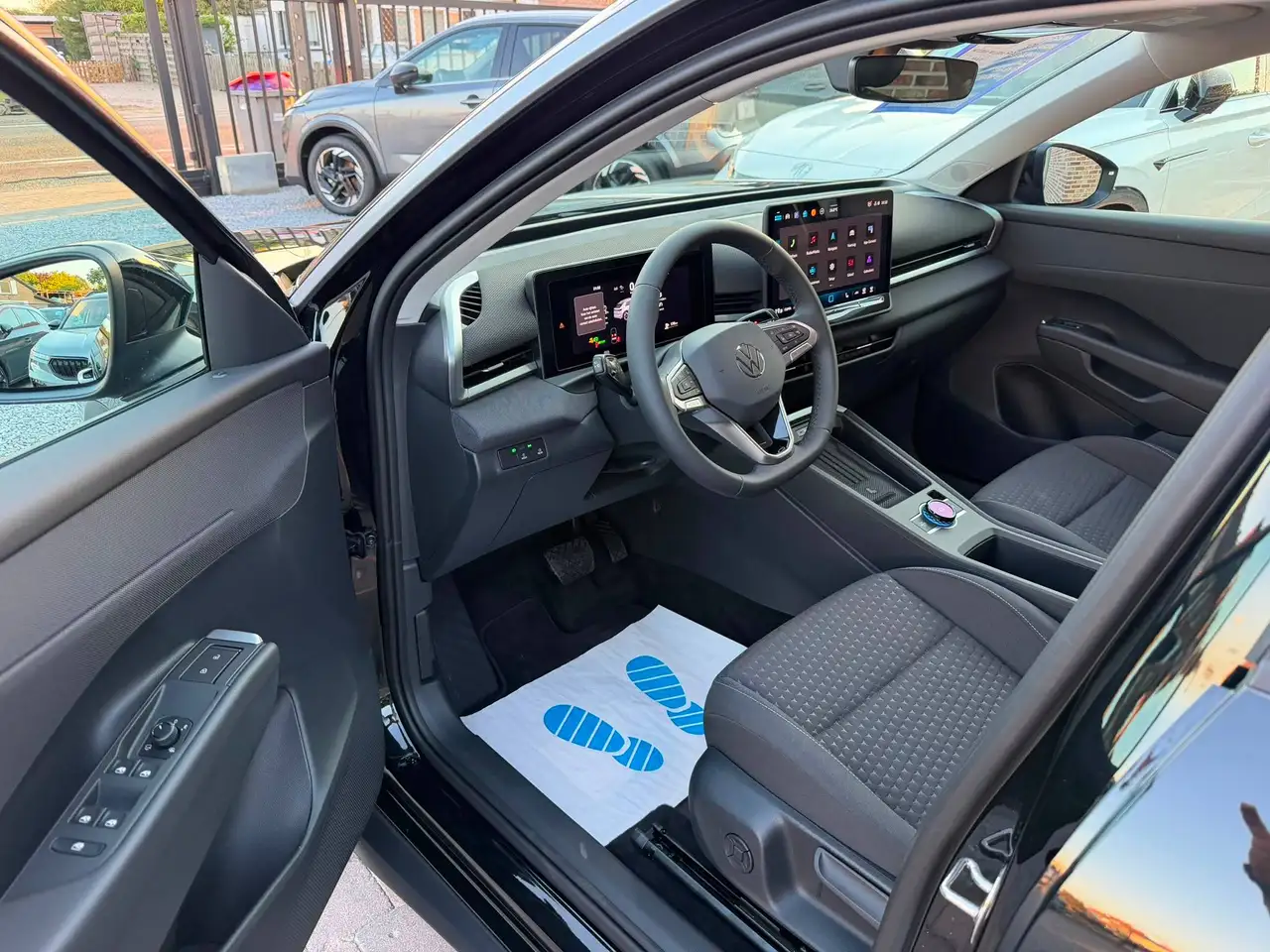 Volkswagen T-Roc - 7