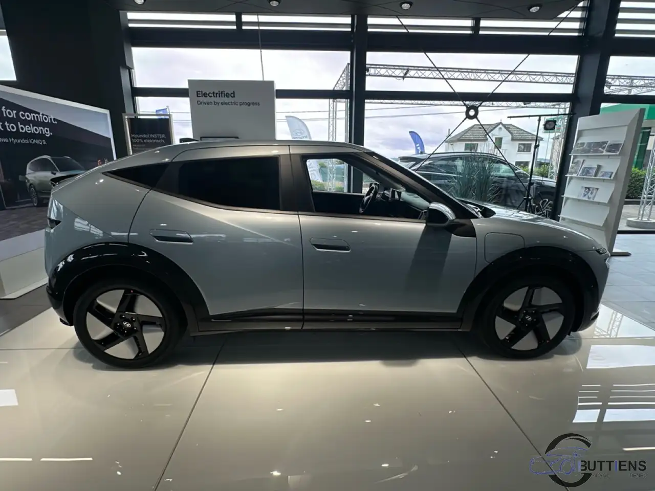 Hyundai IONIQ 3 - 6