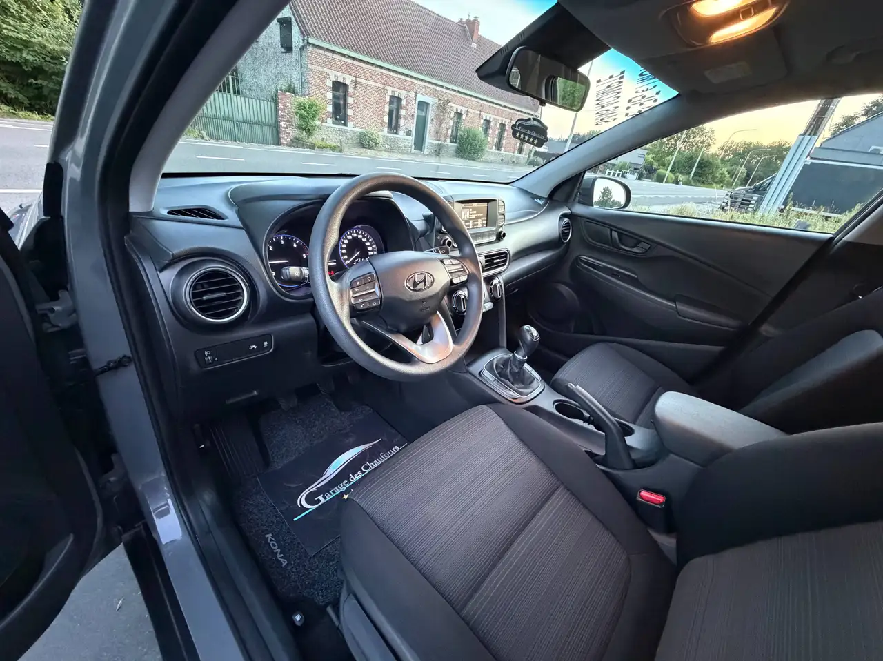 Hyundai KONA - 10