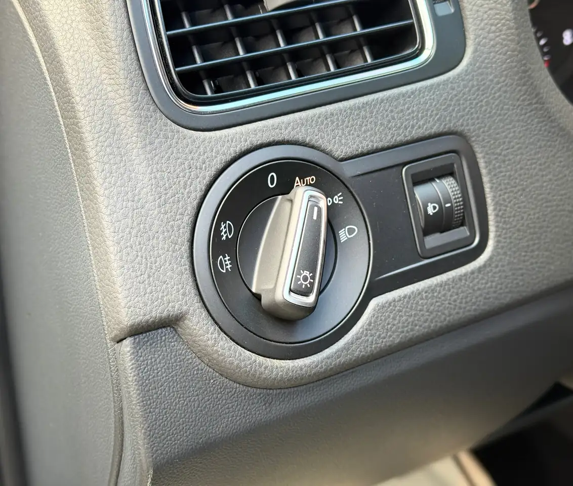 Volkswagen Polo - 12
