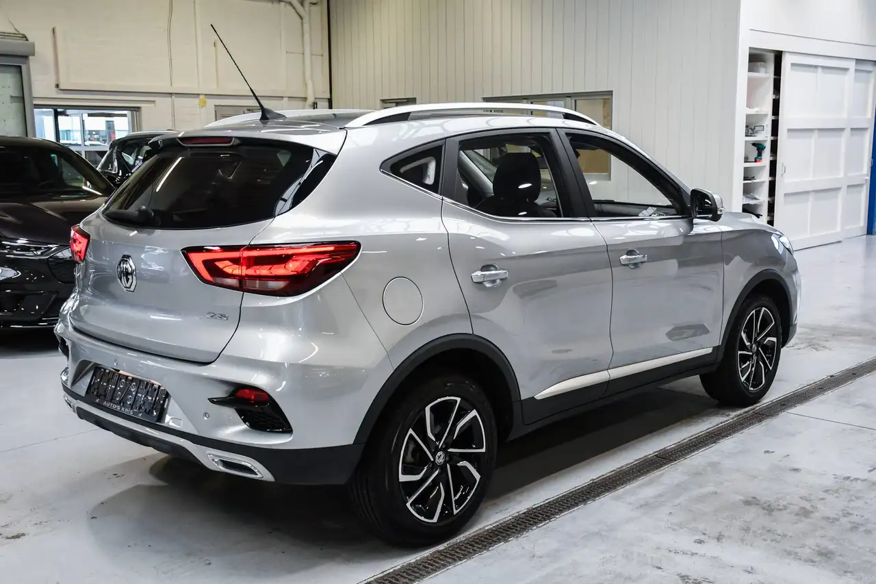 MG ZS - 3